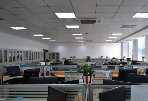 淮南萬泰取得一種高低壓開關柜配件生產加工用半自動激光送料機專利:高低壓開關柜
