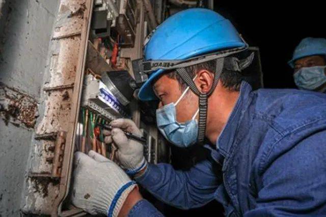 為什么配電箱里不能放雜物<strong></p>
<p>配電箱
</strong>？:配電箱
